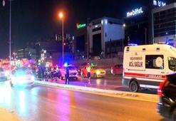 Bakırköy'de korkunç kaza! Elektrik direğine çarpan motosikletteki 2 kişi öldü