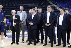 Aziz Yıldırım ve Yönetim Kurulu, Fenerbahçe Erkek Basketbol Takımı'nı ziyaret etti