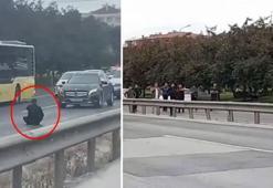 Bıçakla yola oturan şahıs trafiği felç etti