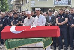 Rize'de AFAD personeline hüzünlü veda! Eşi tabutuna son kez sarıldı, babası namazını kıldırdı