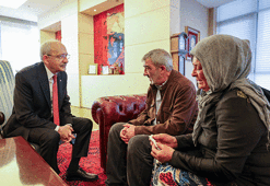 Kemal Kılıçdaroğlu, Altındağ İlçe Başkanlığının eski binasında kalan Kolukısa çiftini kabul etti