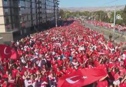Türk taraftarlardan, A Milli Futbol Takımı'na destek yürüyüşü
