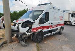Bitlis'te feci kaza! Ambulans ile otomobil çarpıştı: 10 yaralı
