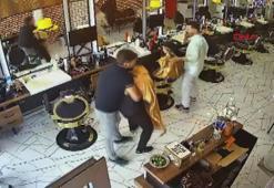 Nefes borusuna erik kaçan müşterisini Heimlich manevrası ile kurtardı