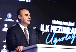 Bakan Kacır öğrencilere diplomalarını verdi: Sizler bizim umudumuzsunuz