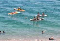 Antalya'da hissedilen sıcaklık 47 derece! Sahilde yoğunluk oluştu