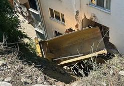 Akıllara durgunluk veren kaza! 20 metreden uçan kamyon apartmana saplandı
