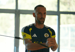 Fenerbahçe'ye Vedat Muriqi şoku! Sedye ile sahayı terk etti