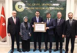 Bakan Kurum'a Pazarlar Belediyesince "fahri hemşehrilik beratı" verildi