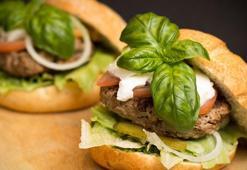 Restoran tadında hamburger yapmak mümkün! En lezzetli peynir için bu formülü uygulamak şart
