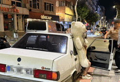 Pelüş ayıyla şehir turu cezasız kalmadı! Otomobil otoparka çekildi