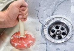 Tıkanan lavabo böyle açılıyormuş! Tesisatçı çağırmaya gerek yok: 5 dakikada çözüyor