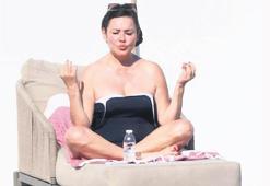 Teknede yoga molası verdi