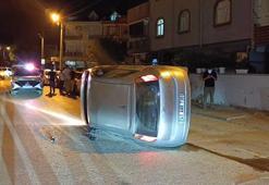 Park halindeki araca çarpıp devrilen otomobilin sürücüsü kaza yerinden kaçtı