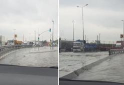 İstanbul'da sağanak nedeniyle Harem Sahil Yolu'nu su bastı