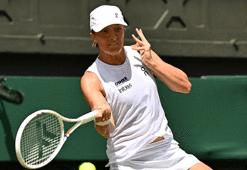 Wimbledon'da sürpriz üstüne sürpriz! Geçen yılın şampiyonu Iga Swiatek 3. turda elendi