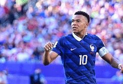 Dünya Kupası'nda Fransa çeyrek finalde! Mbappe Paraguay'ı devirdi