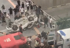 Hatay'da feci kaza! Otomobil bariyerlere çarpıp devrildi: 2 kişi hayatını kaybetti