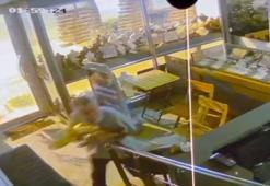 Adana'da ilginç hırsızlık! Yürümekte zorlandı ama vazgeçmedi: Camı kırıp imitasyon takıları çaldı