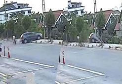 Park etmek isterken fren yerine gaza bastı; boş araziye uçtu