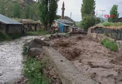 Oltu'da sağanak sele dönüştü