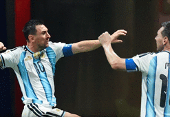 Dünya Kupası'nda Arjantin-Mısır karşılaşmasında Lionel Messi devleşti! Tarih yazdı, gözyaşlarını tutamadı