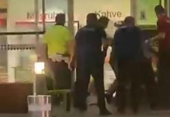 İzmir'de havalimanında dehşet anları! İki bıçakla 4 polisi yaraladı