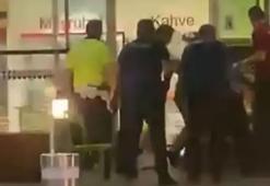 İzmir'de havalimanında dehşet anları! İki bıçakla 4 polisi yaraladı