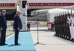 NATO zirvesinde liderler neden kırmızı yerine turkuaz halıyla karşılandı?