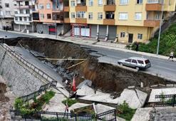 Rize'de inşaat kazısında önce istinat duvarı ardından yol çöktü! Korkunç görüntüler