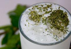Yazın en serin tarifi! Ayrana soda ekleyen vazgeçemiyor: Dolaptan eksik etmeyin