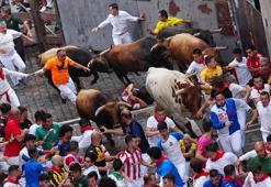 İspanya'da San Fermin faciası! Boğalar sokaklarda: En az 70 yaralı