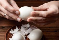 Mutfakta şaşırtan yöntem! Yumurta haşlarken neden şeker eklemelisiniz?
