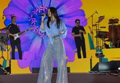 Van'da Simge Sağın rüzgârı! ‘Aşkın Olayım’la festival alanı sallandı