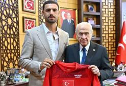 MHP Genel Başkanı Bahçeli, A Milli Futbol Takımı oyuncusu Merih Demiral'ı kabul etti