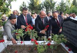 15 Temmuz'un Kahramanı Ömer Halisdemir kabri başında anıldı