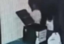 Camideki yardım kutusunu kaldırım taşıyla kırdı, içindeki paraları çaldı
