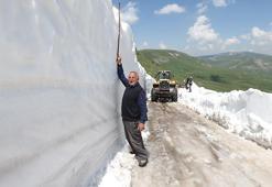 Yurt genelinde sıcak hava, Kars'ta ise kar mesaisi var