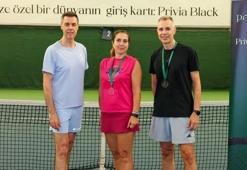 Türkiye İş Bankası Privia Özel Bankacılık Ayın Oyuncusu Tenis Turnuvası'nda ödüller sahiplerini buldu