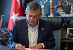 Özgür Özel, oy birliğiyle YENİ Parti'nin genel başkanı seçildi