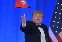 ABD Başkanı Trump aniden cebinden çıkardı, salondakiler neye uğradığını şaşırdı! 'Dördüncüsü yolda'
