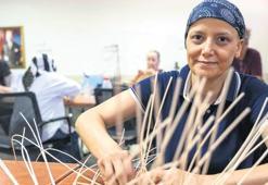 El sanatlarıyla hastalığı unuttu