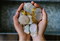 100 bin sterlinlik altın! Yıllar boyunca 'gizlice' bağışladı, herkes onu arıyor