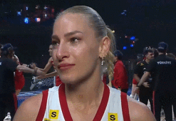 Gizem Örge şampiyonluk sonrası gözyaşlarını tutamadı!