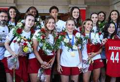 A Milli Kadın Voleybol Takımı için karşılama töreni düzenlendi