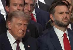ABD Başkanı Trump cenazede ne yapacağını şaşırdı! Şok görüntüler: Önce uyukladı, sonra şeker yedi
