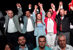 Manisa’da büyükşehir dahil 15 belediye başkanı YENİ Parti’ye geçti