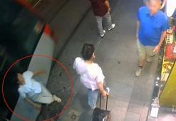 İstanbul’da tramvay yayaya çarptı! Kaza kamerada: Bölge esnafından dikkat çeken iddia