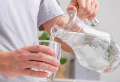 "Günde 3 litre su şart" efsanesi çöktü! İşte aşırı su tüketiminin gizli riski