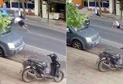 Yolun karşısına geçerken otomobil çarptı; yaşlı adam metrelerce savruldu